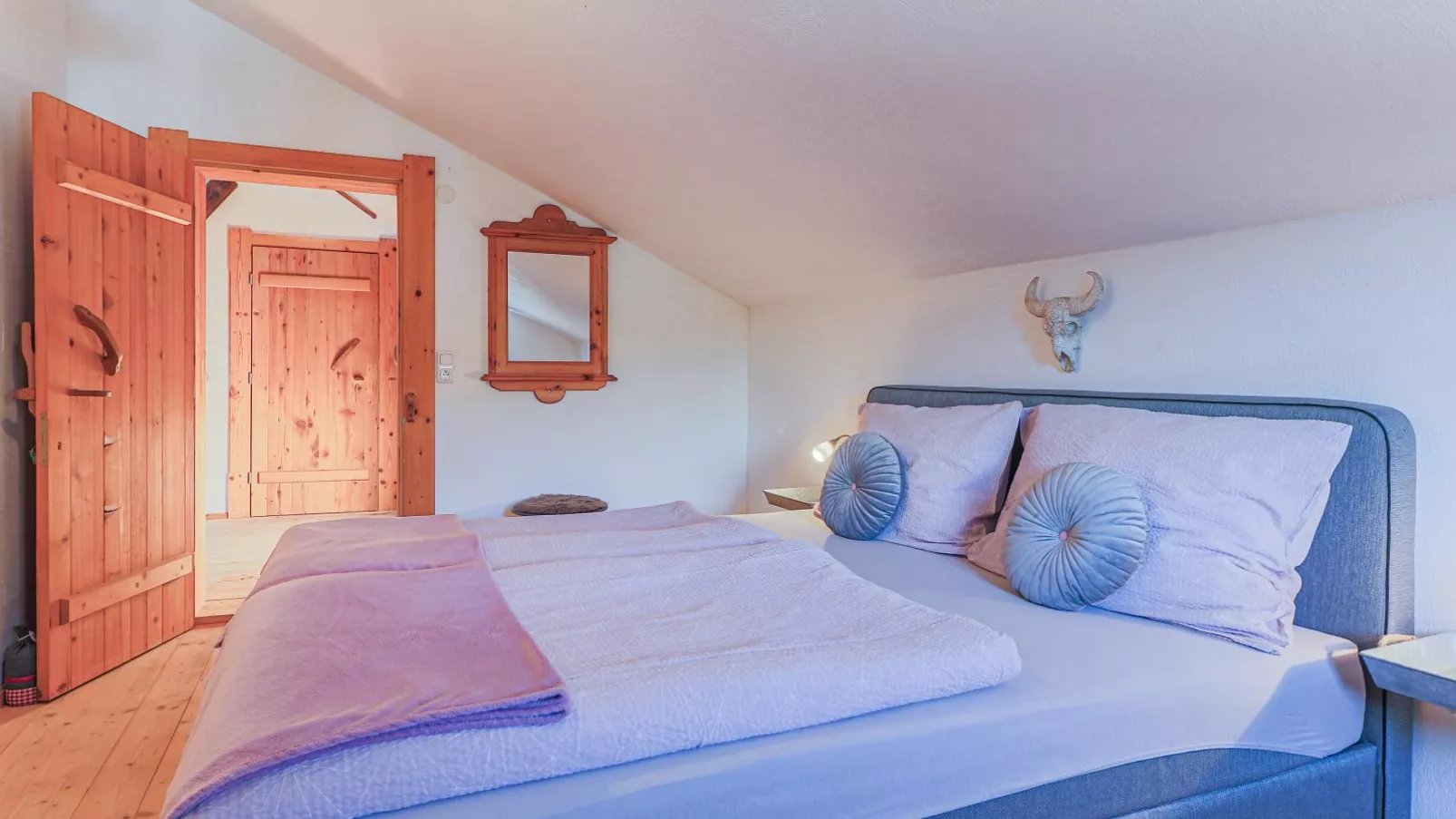 Hauserbauer Small-Bedroom