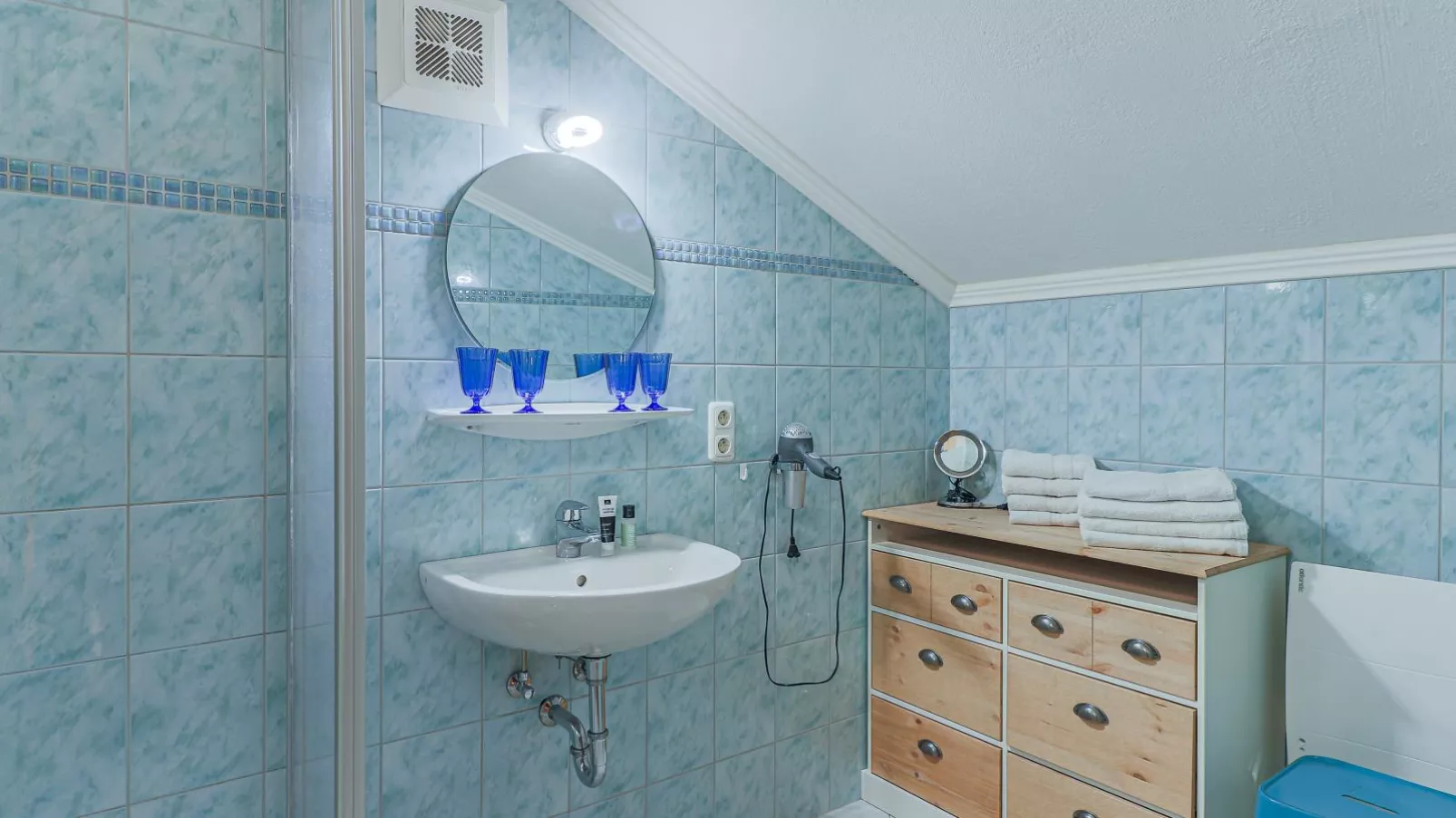 Hauserbauer Small-Bathroom