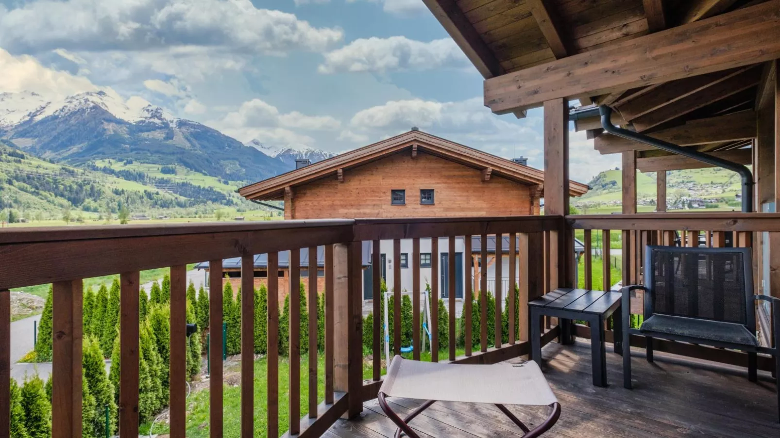 BergbiberLODGE L-Terrace balcony
