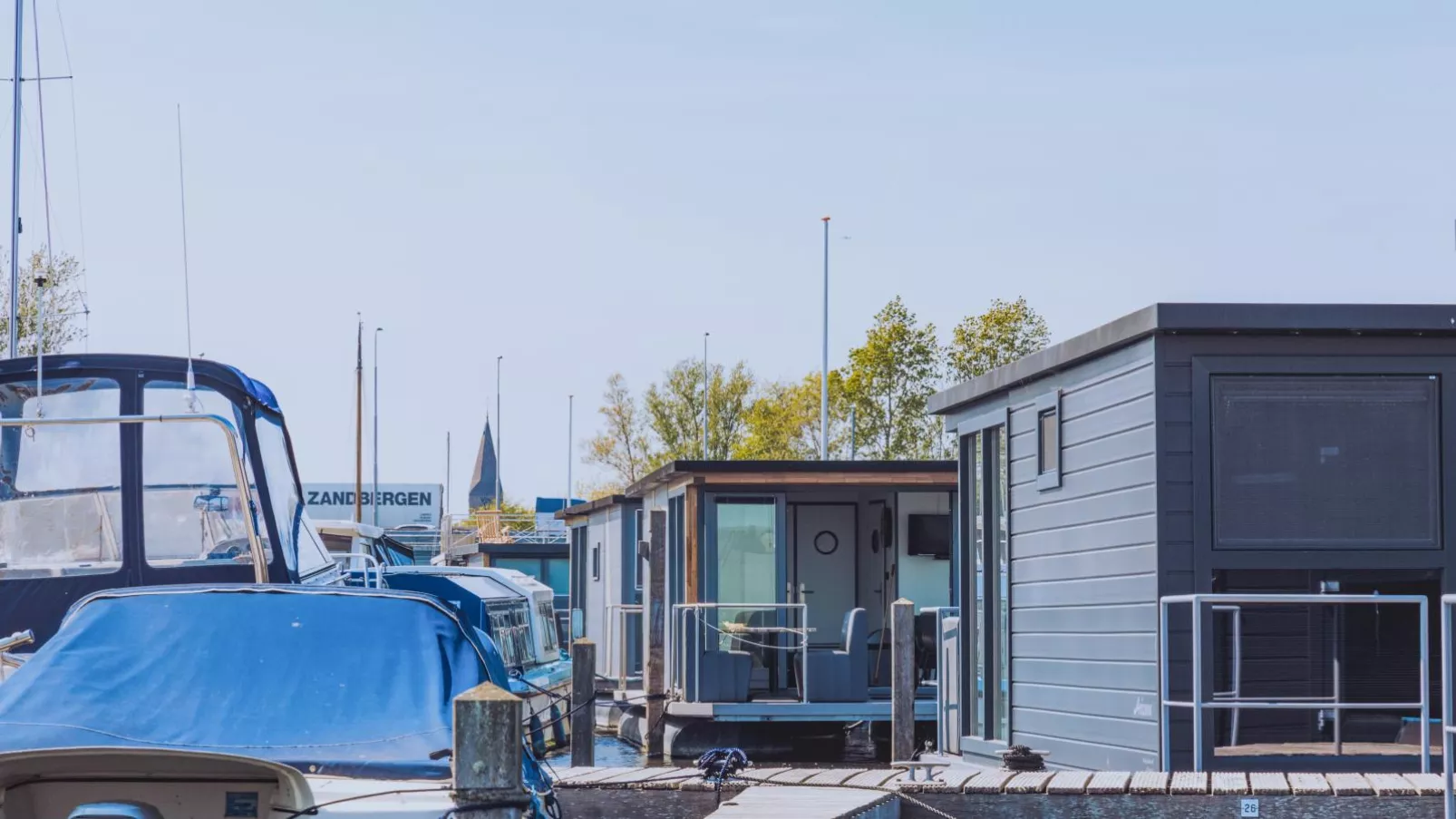 Tiny houseboat Parel I - airco-Areas summer 1km