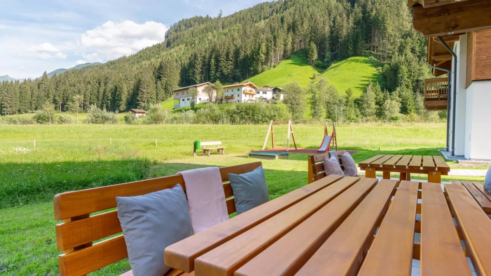 Chalet Joep-Gardens summer