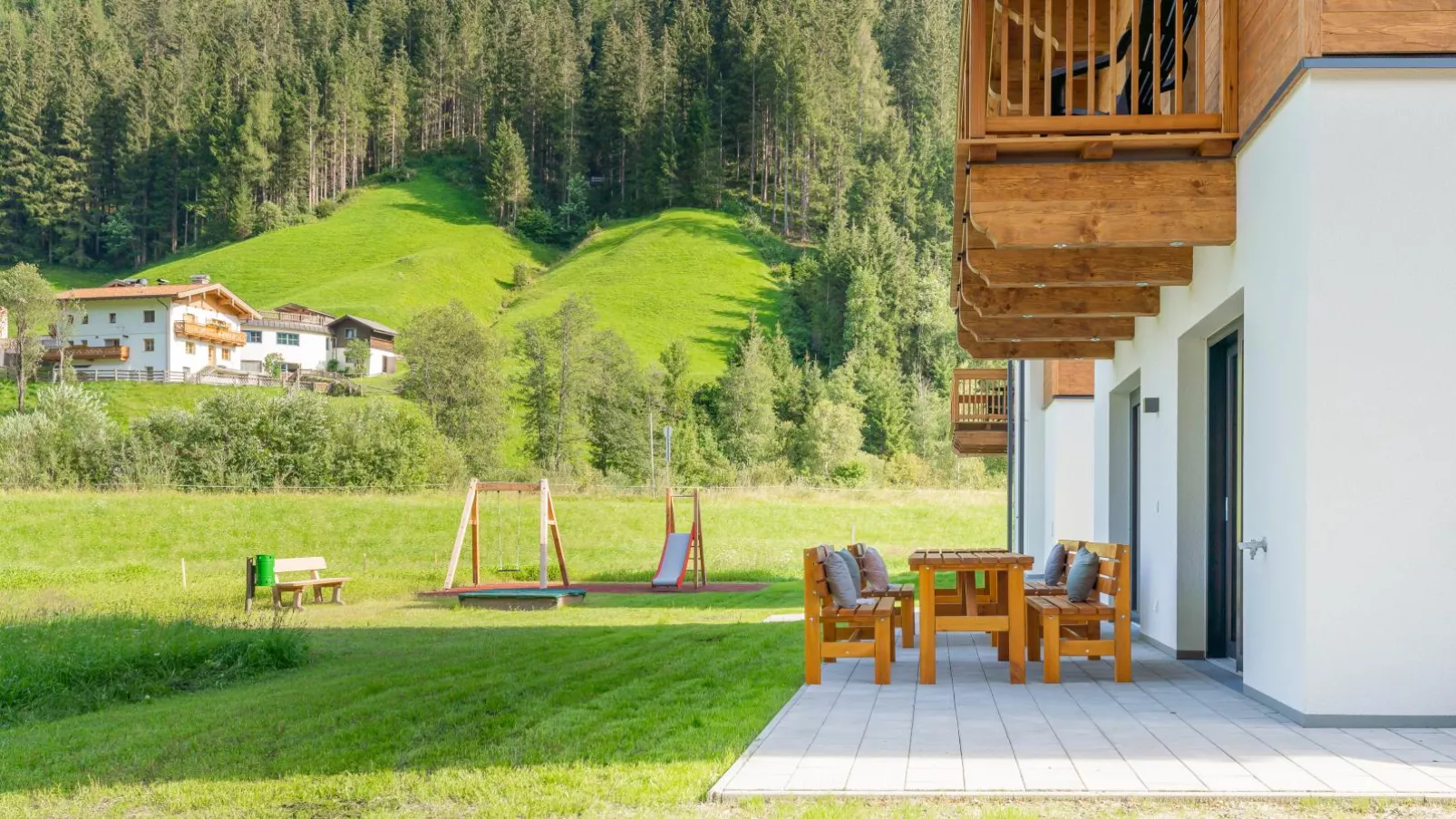 Chalet Joep-Gardens summer