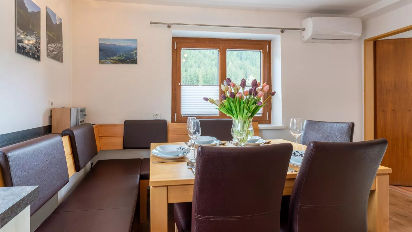 Haus Wald-Dining room