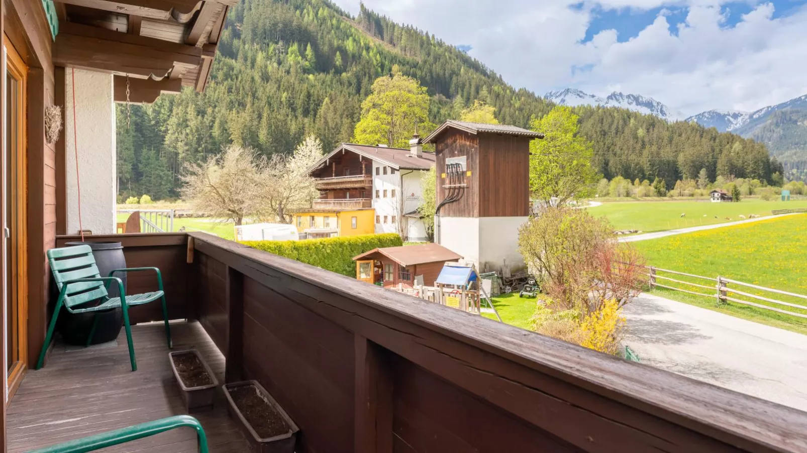 Haus Wald-Terrace balcony