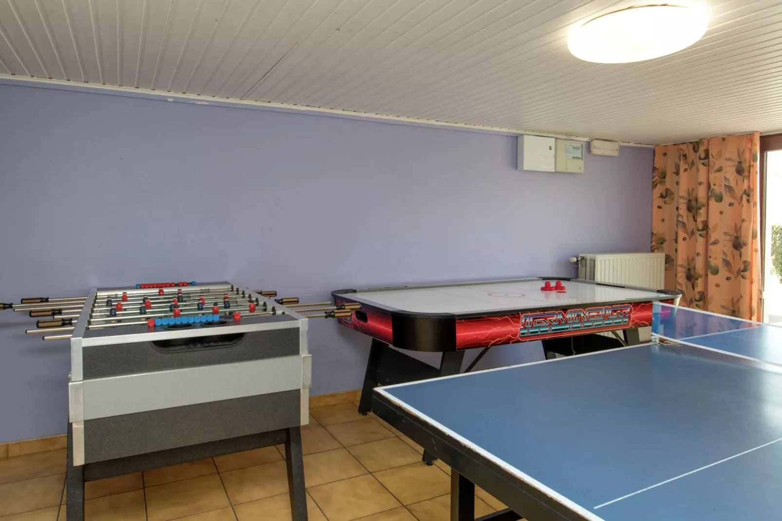 Claire Fontaine-Recreation room
