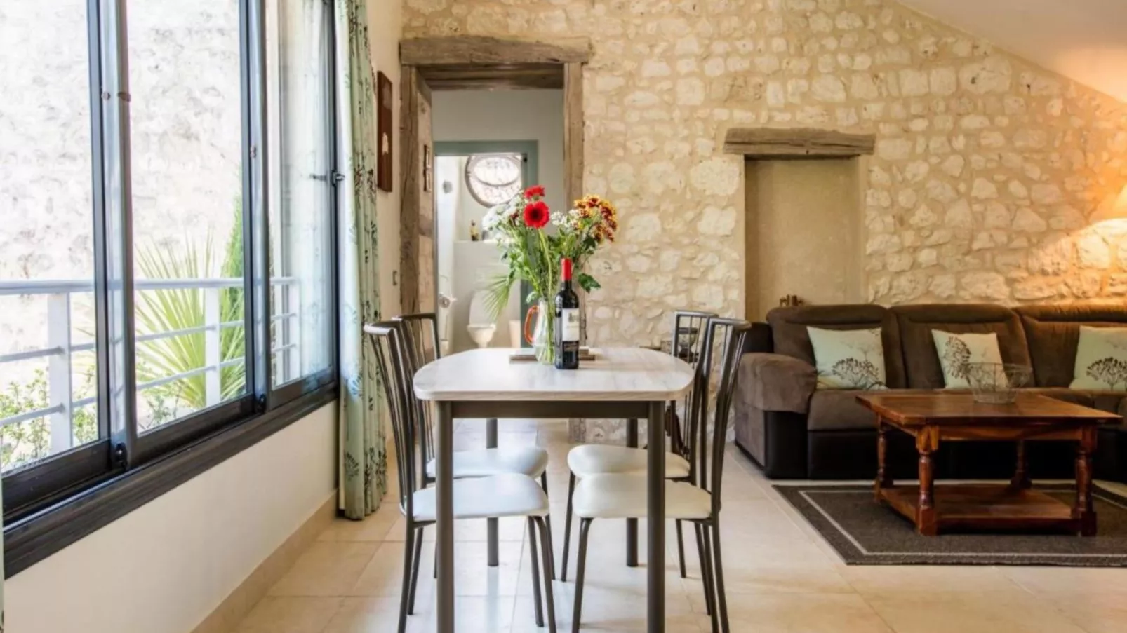 Gites de Saint Maurin-Dining room