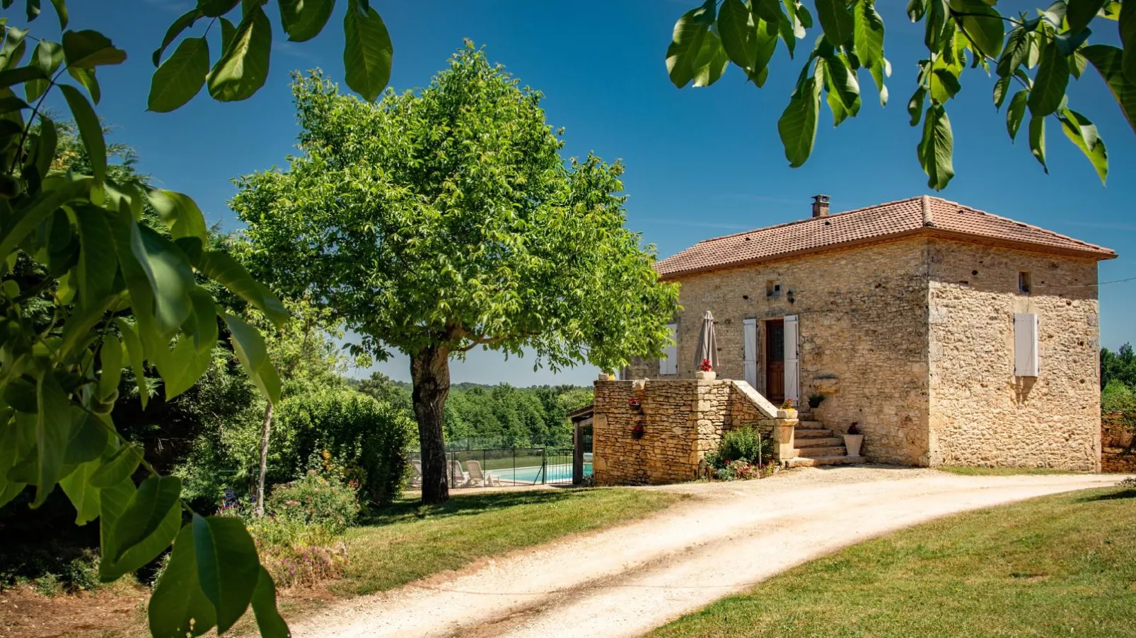 Maison Girou Haut-Außenbereich Sommer