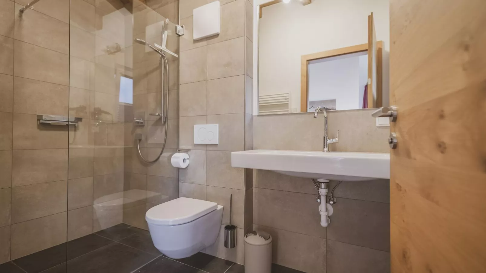 Lodge Amanda-Elise-Bathroom