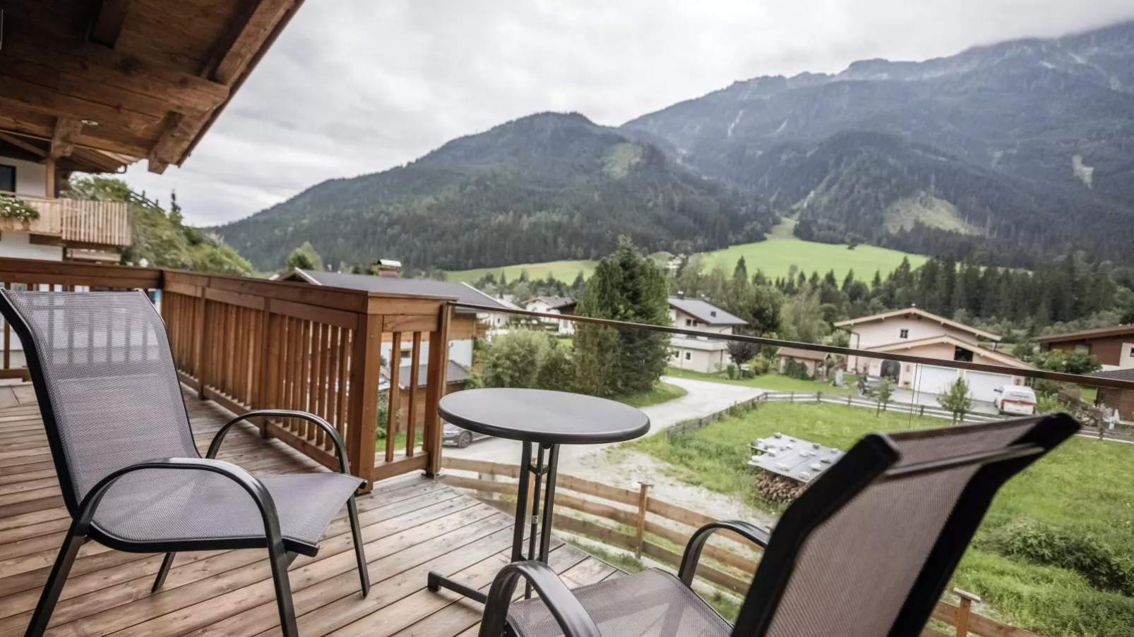 Lodge Amanda-Elise-Terrace balcony
