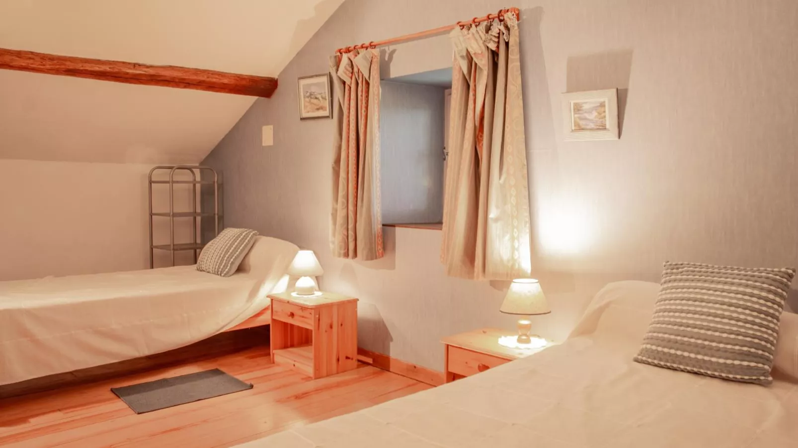 Maison Girou Haut-Schlafzimmer