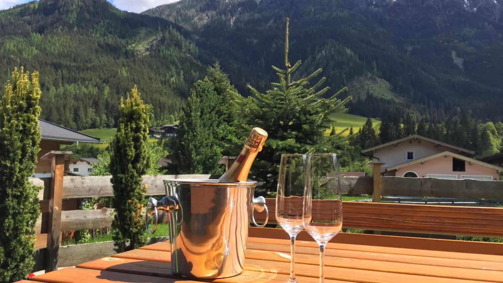 Lodge Elise-Gardens summer