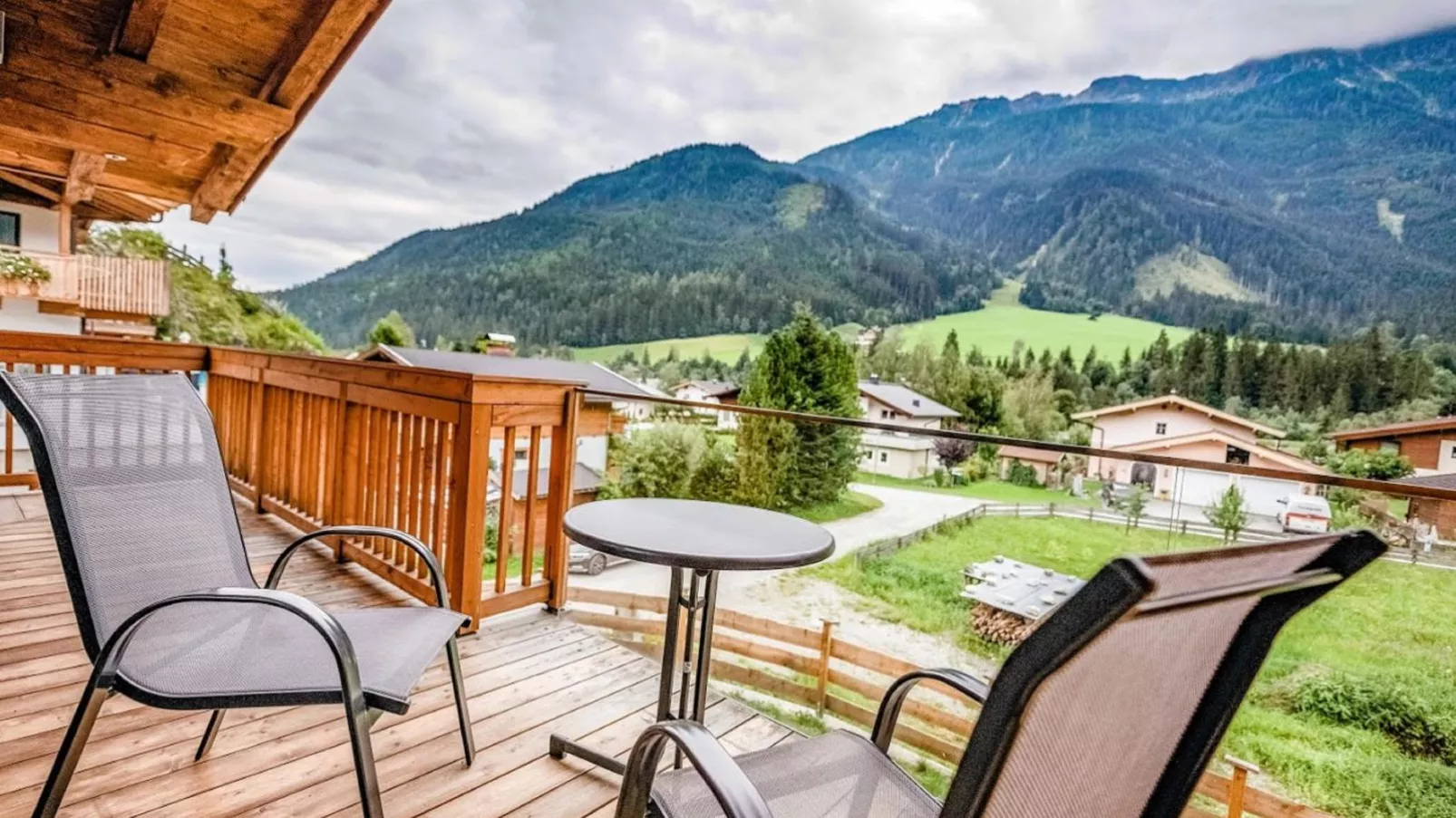 Lodge Elise-Terrace balcony