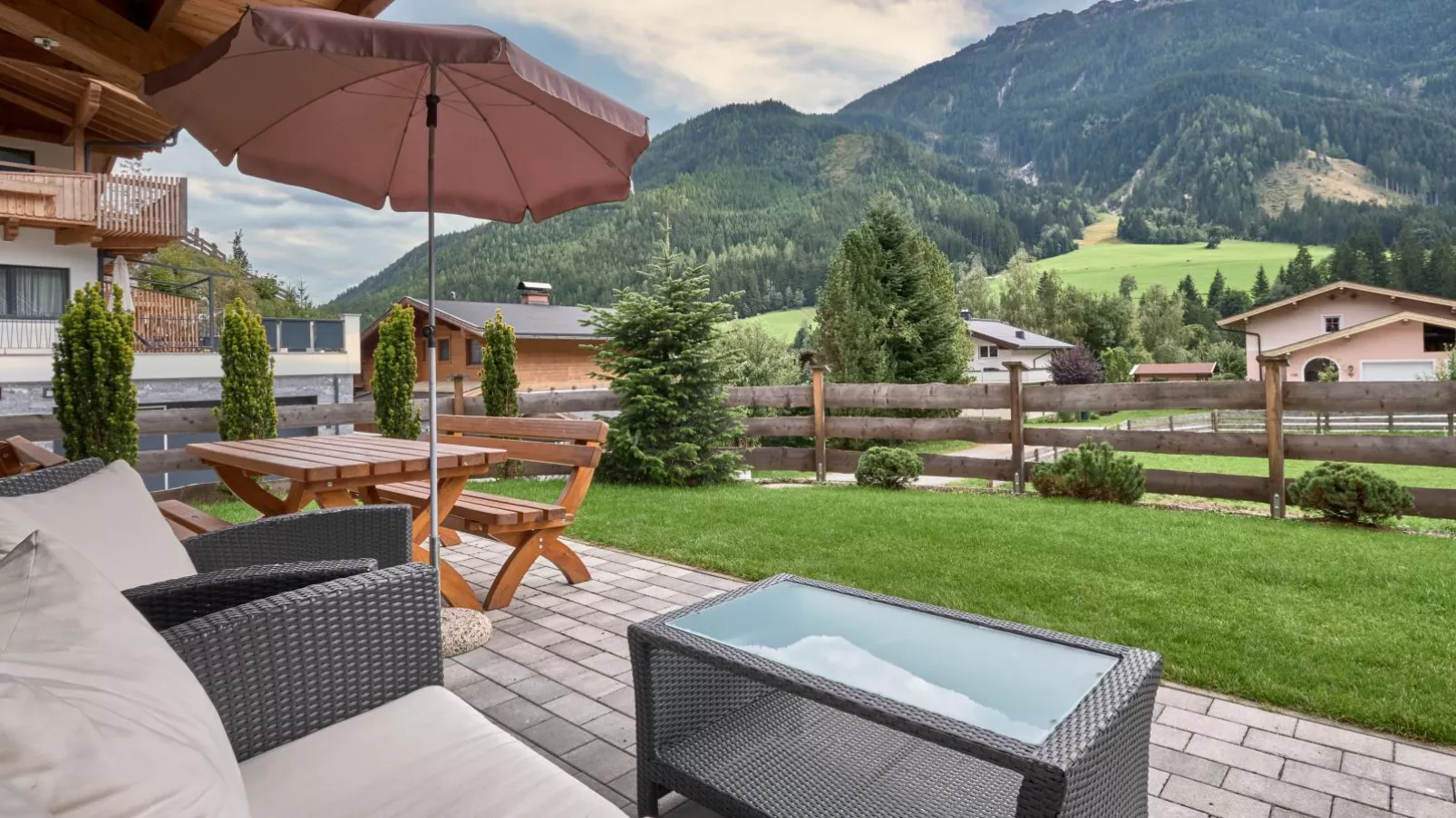 Lodge Elise-Terrace balcony