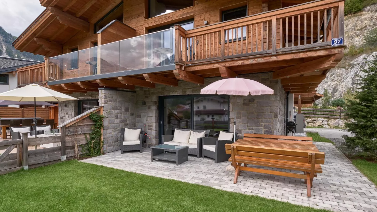 Lodge Elise-Terrace balcony
