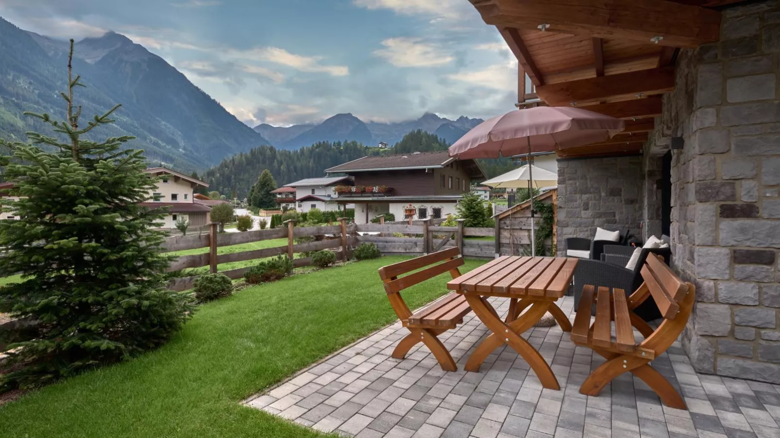 Lodge Elise-Terrace balcony