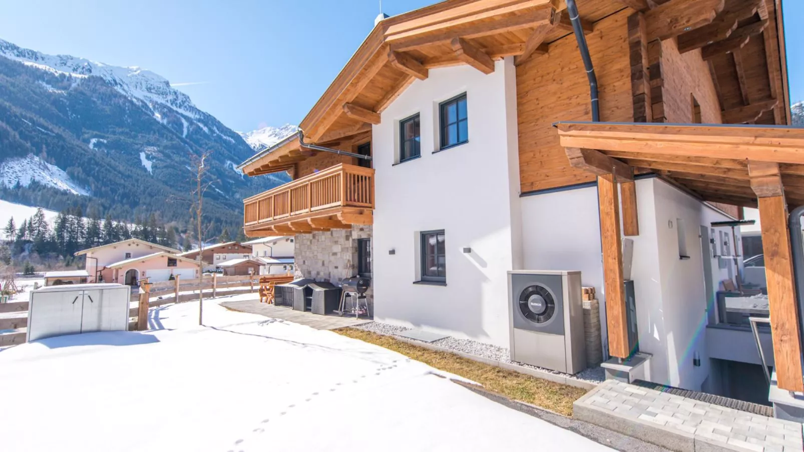 Lodge Elise-Exterior winter