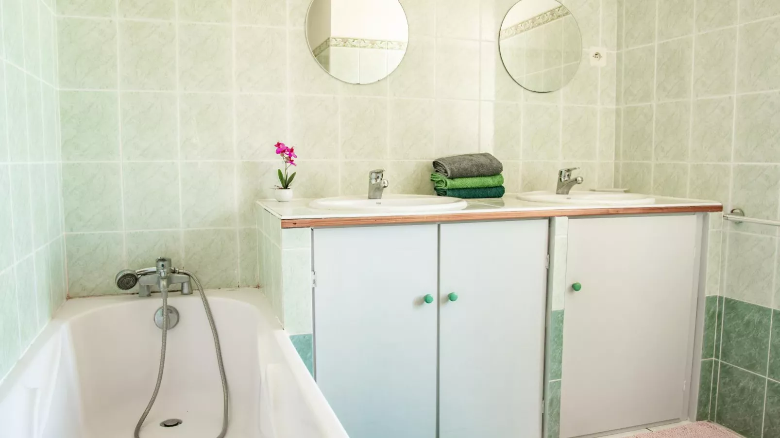 Gite Girou Haut-Bathroom
