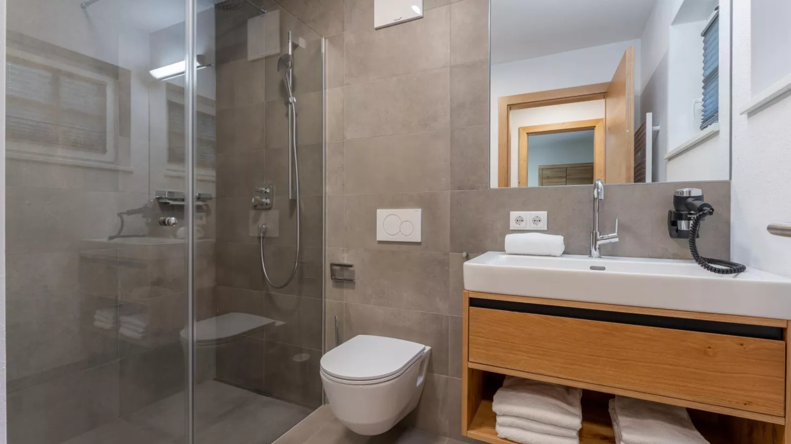 Pinzgau Lodge 2B-Bathroom