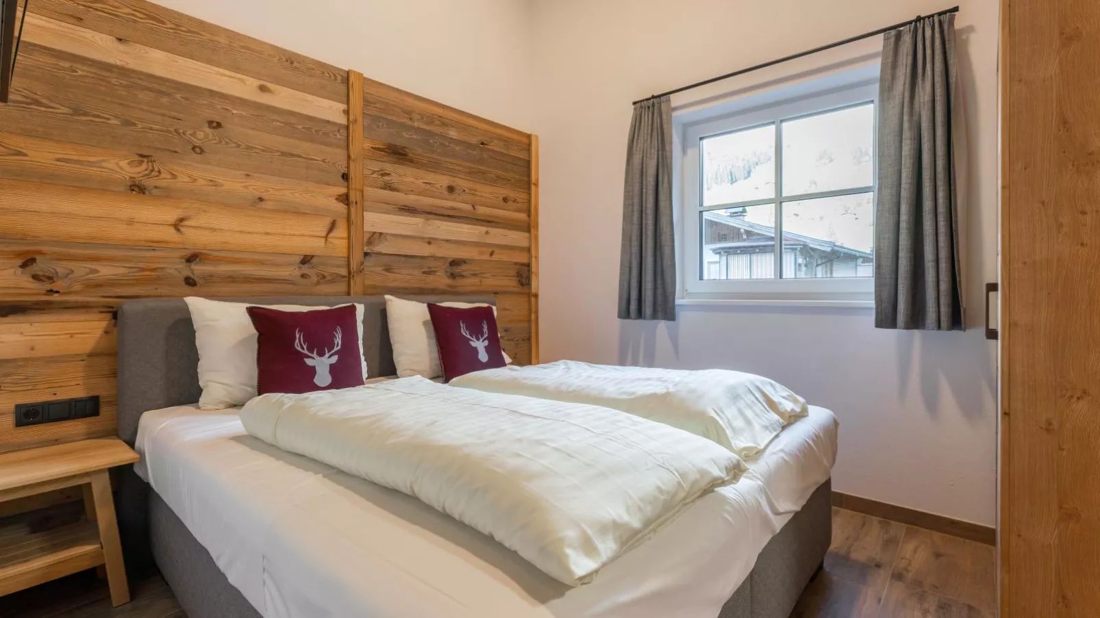 Pinzgau Lodge 2B-Bedroom
