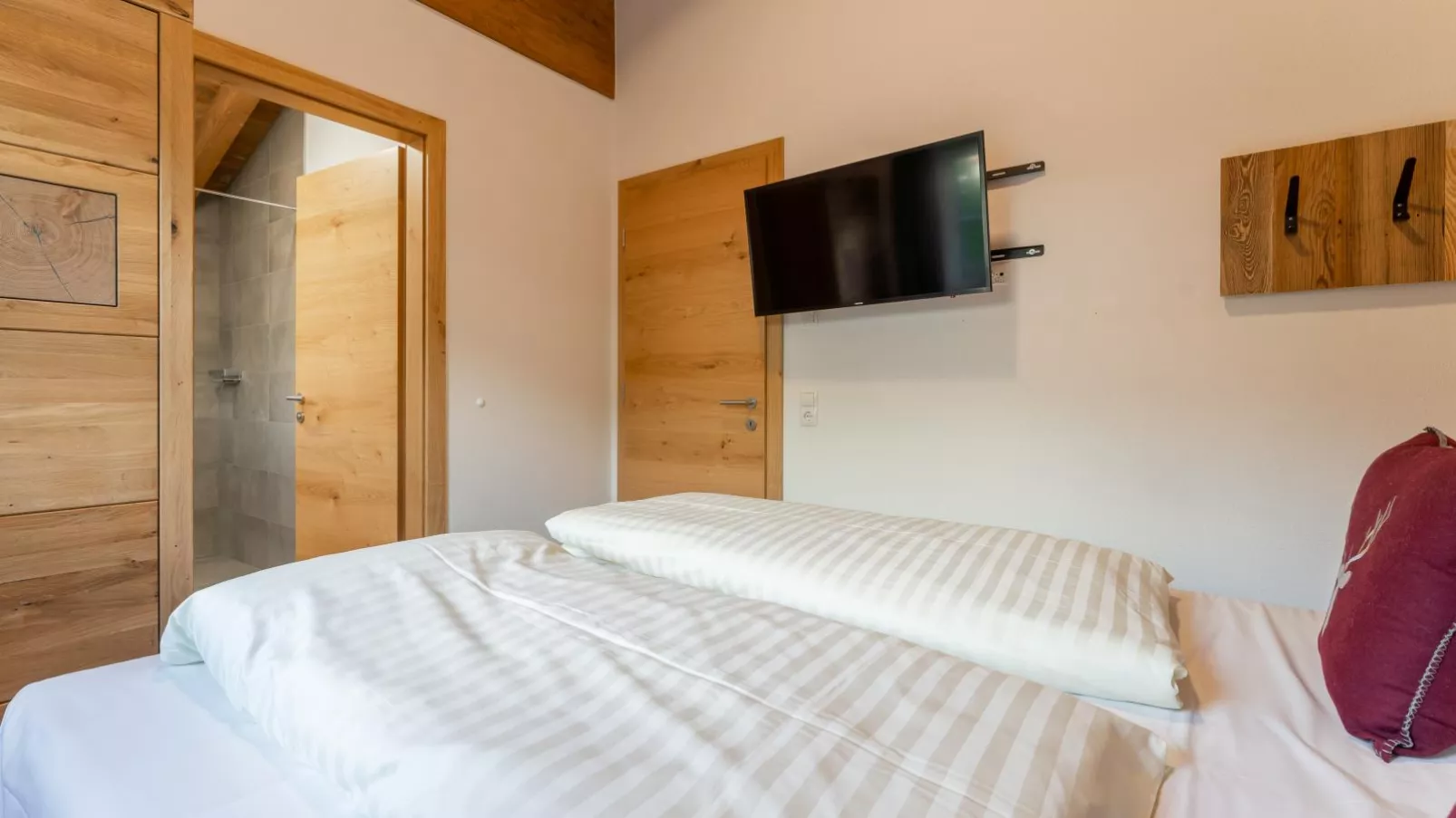 Pinzgau Lodge 2B-Bedroom