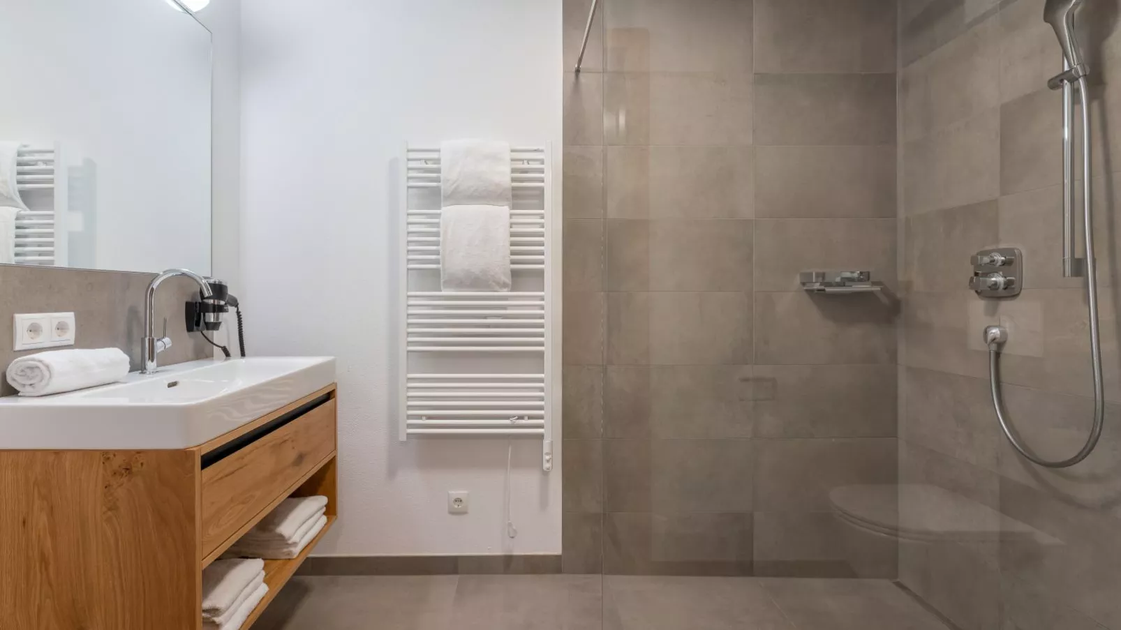 Pinzgau Lodge 2B-Bathroom