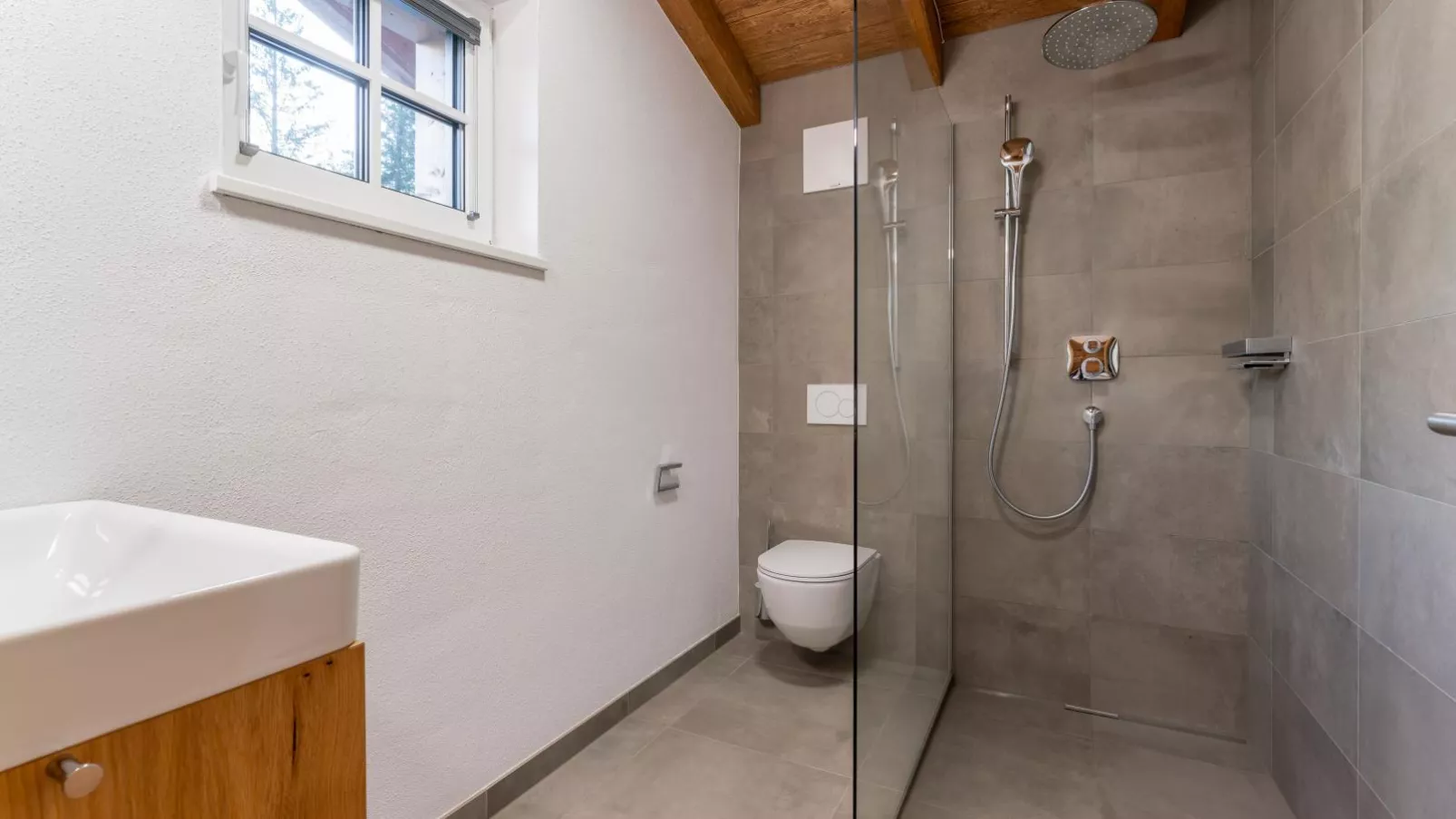 Pinzgau Lodge 2B-Bathroom