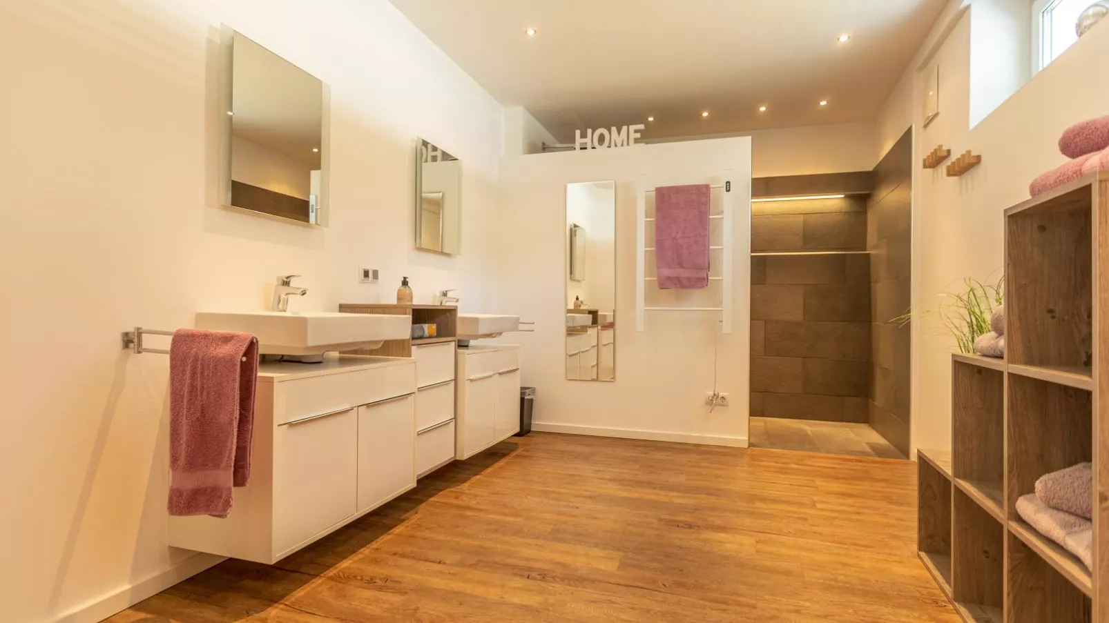 Studio 7-Bathroom