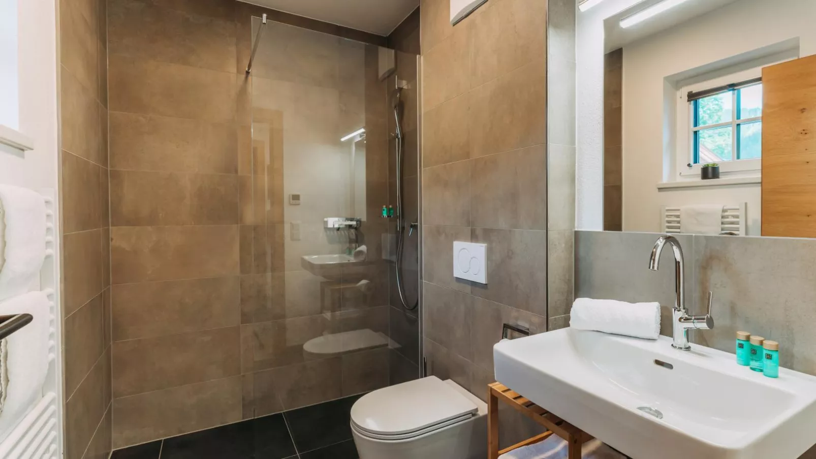 Pinzgau Lodge 2B-Bathroom