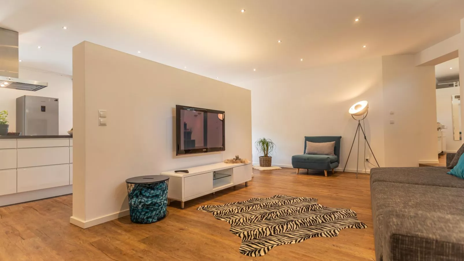 Studio 7-Living room