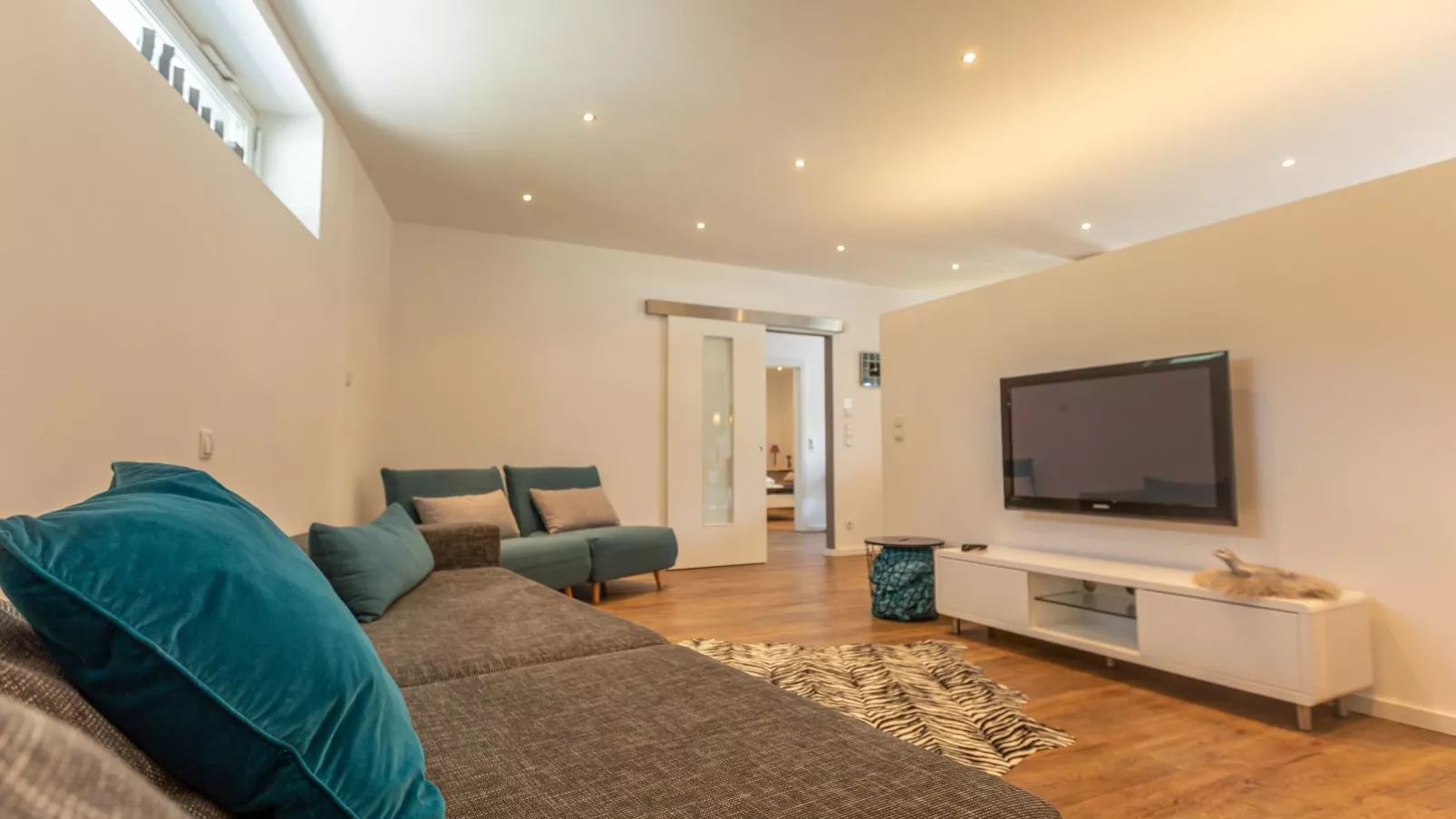Studio 7-Living room