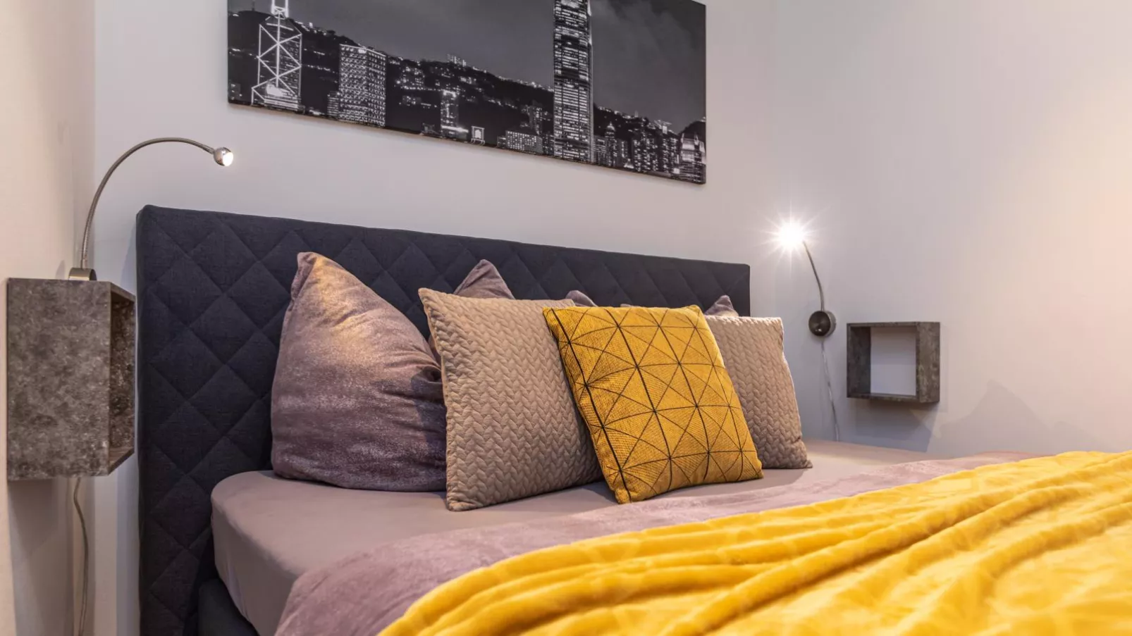Studio 7-Bedroom