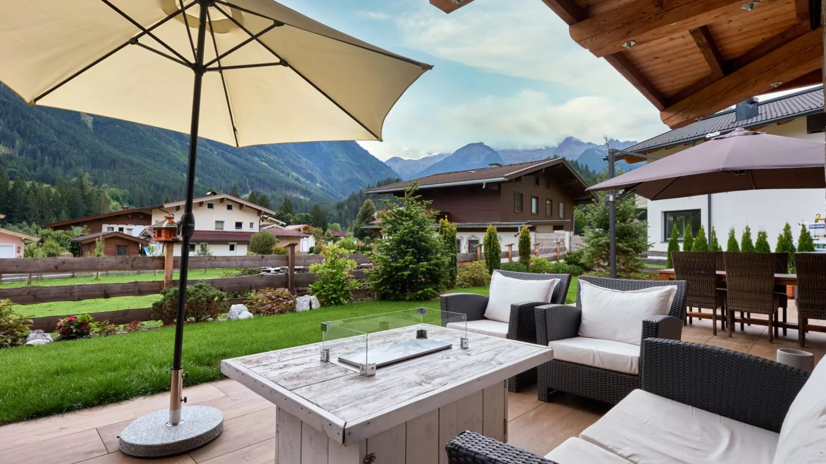 Lodge Amanda-Terrace balcony