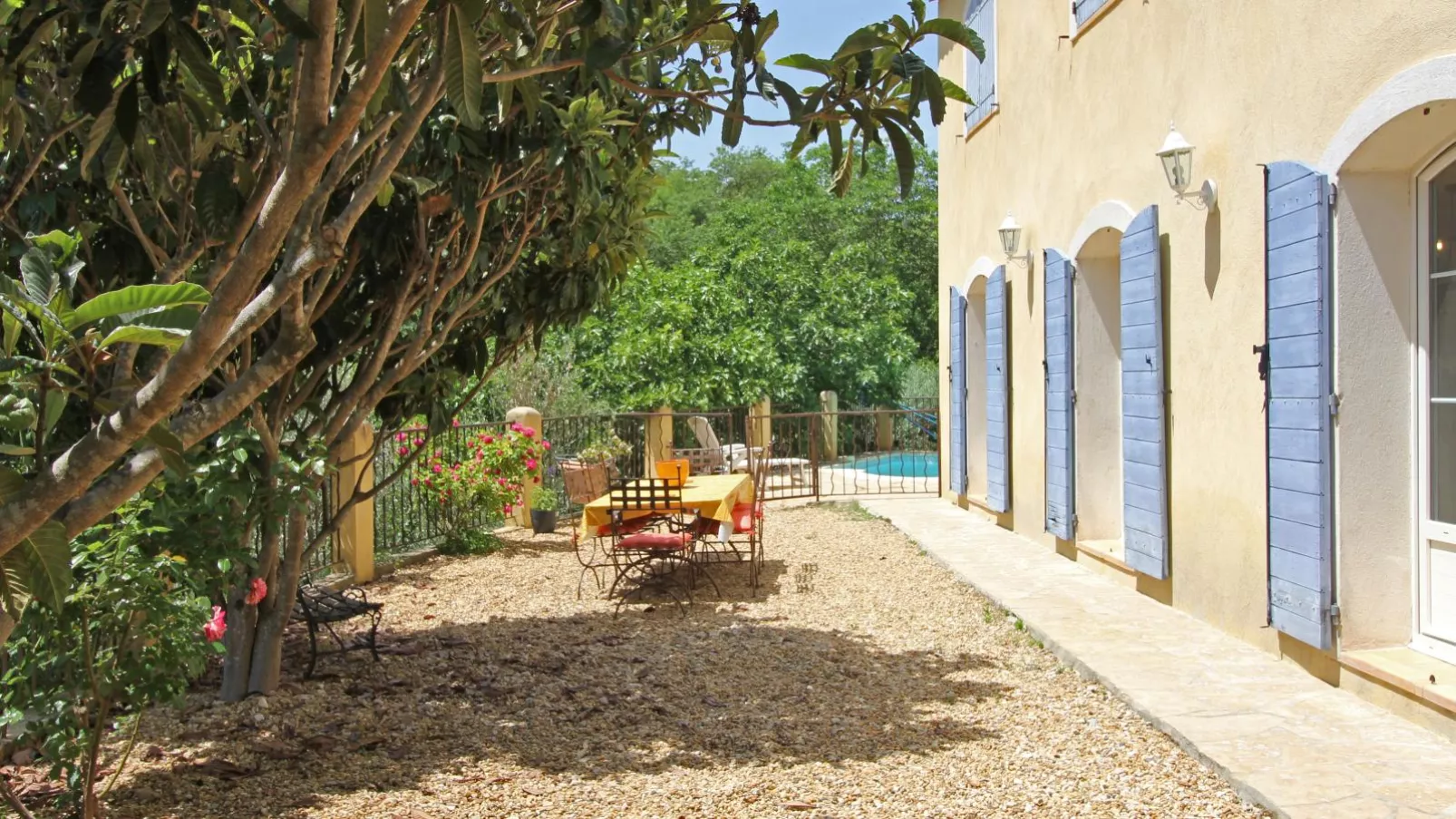 Maison Jaune