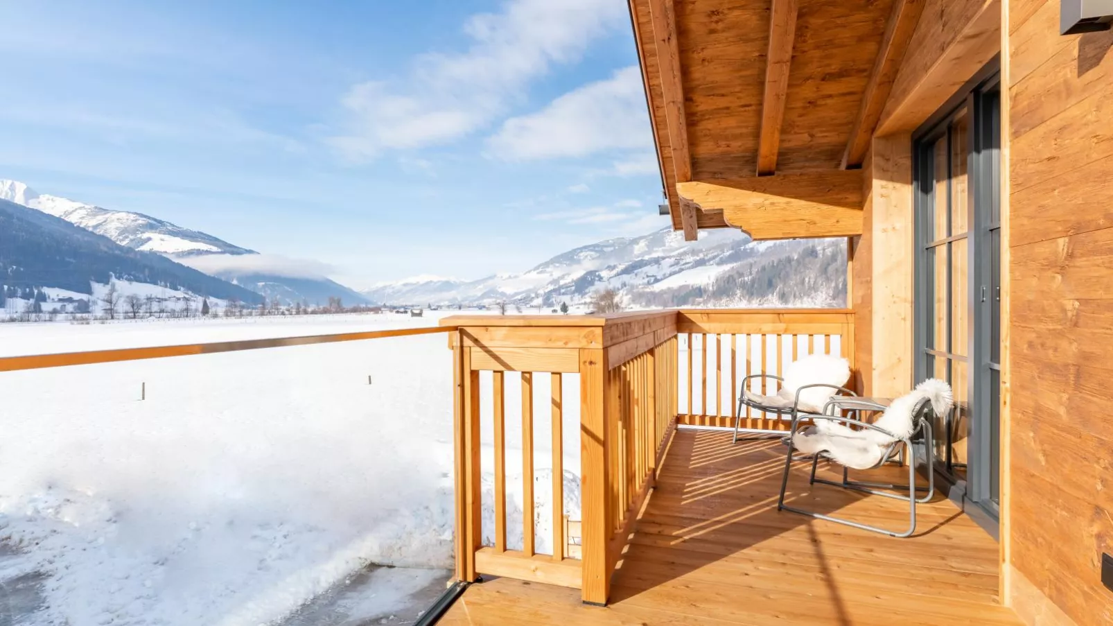 Chalet Aquila-Terrace balcony
