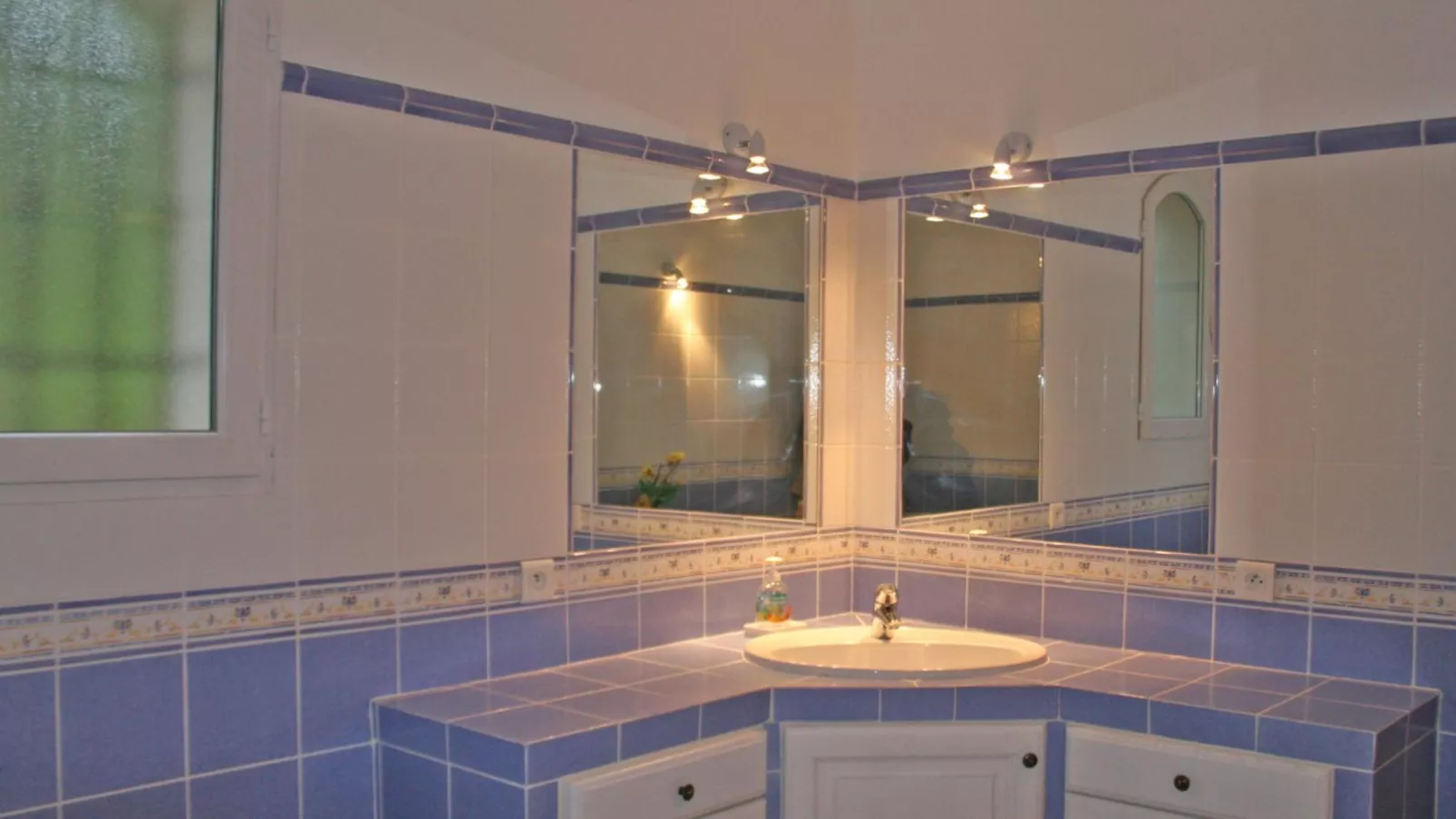 Maison Jaune-Bathroom