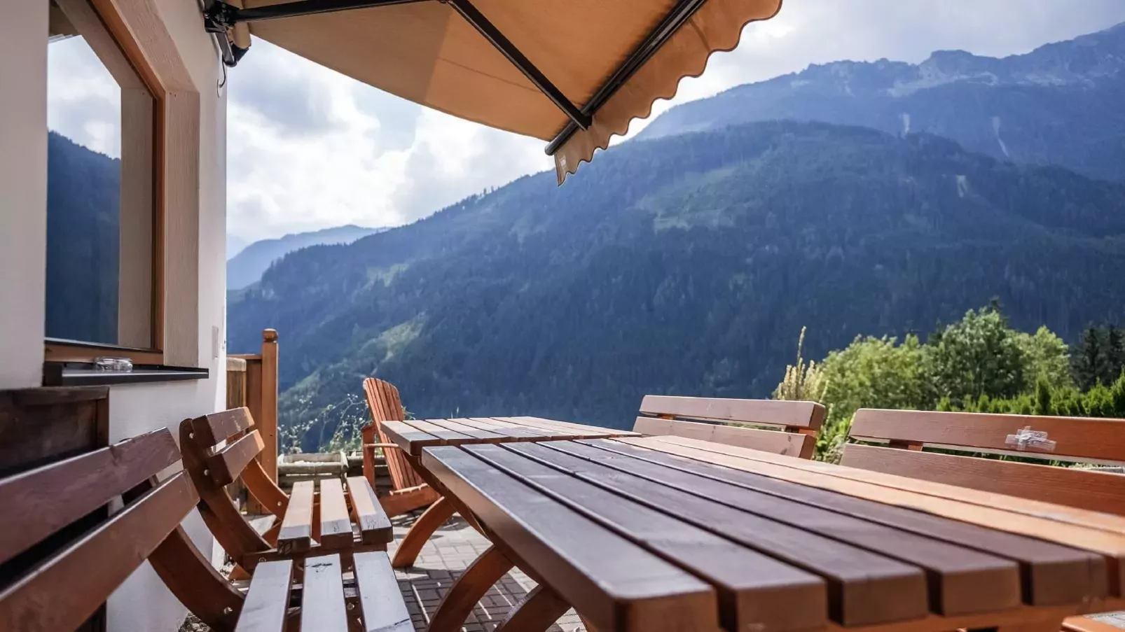 Bella Vista S-Terrace balcony