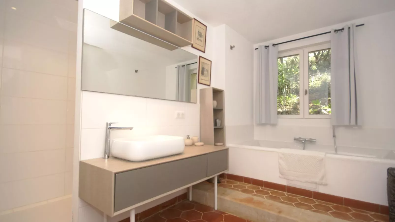 La Bastide Romaine-Bathroom