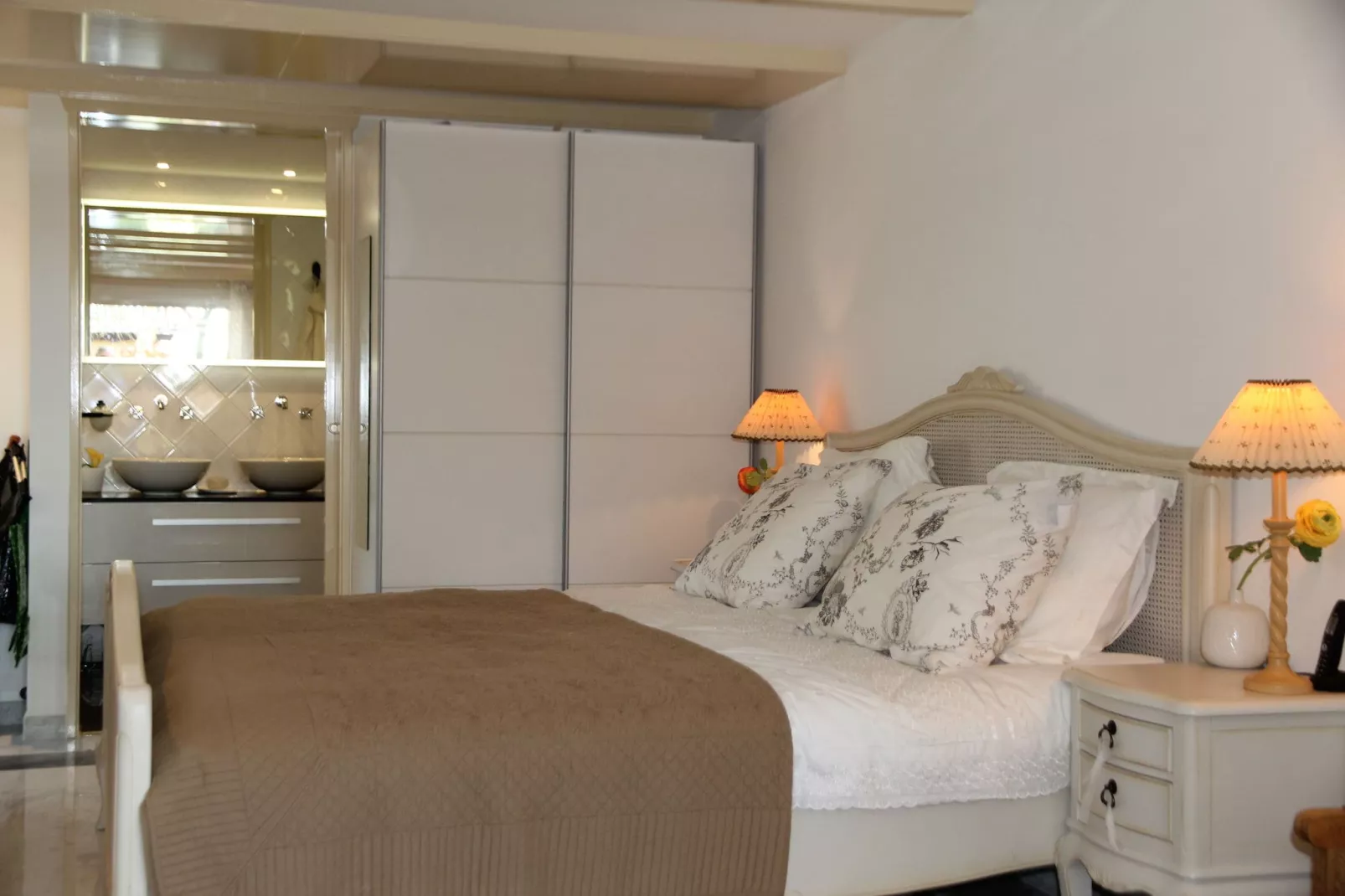 Romantisch Heiloo-Bedroom