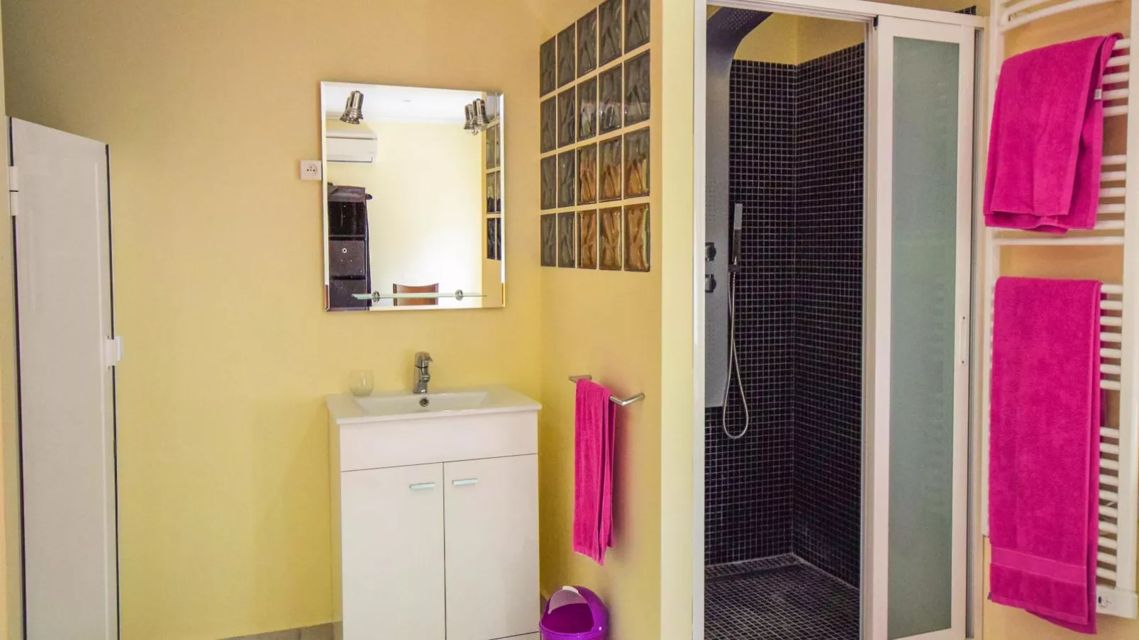 Villa la Fontaine-Bathroom