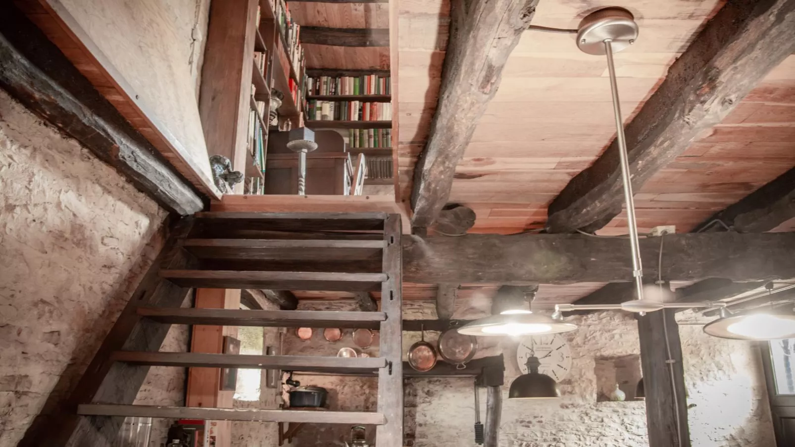 Camp del Four-Indoor