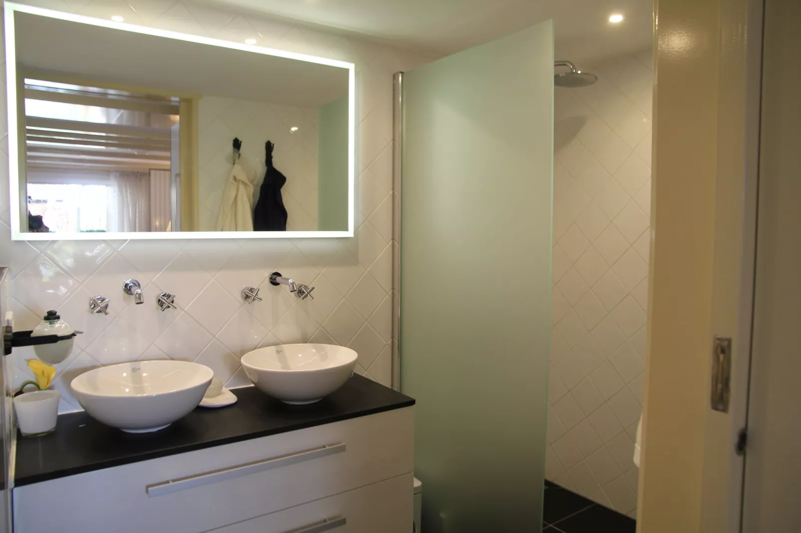Romantisch Heiloo-Bathroom