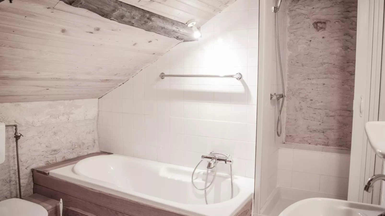 Camp del Four-Bathroom