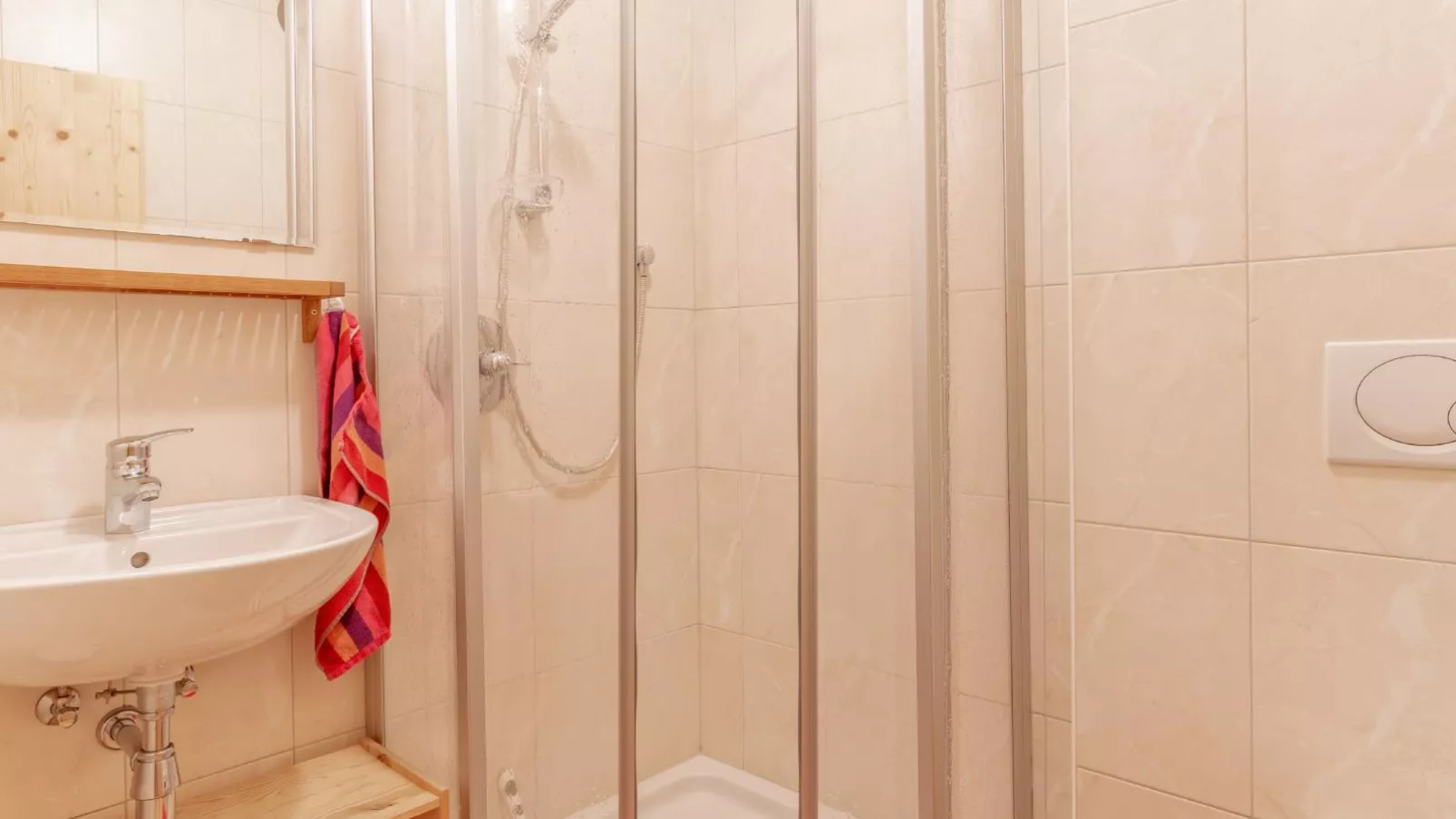 Haus Fernwald-Bathroom