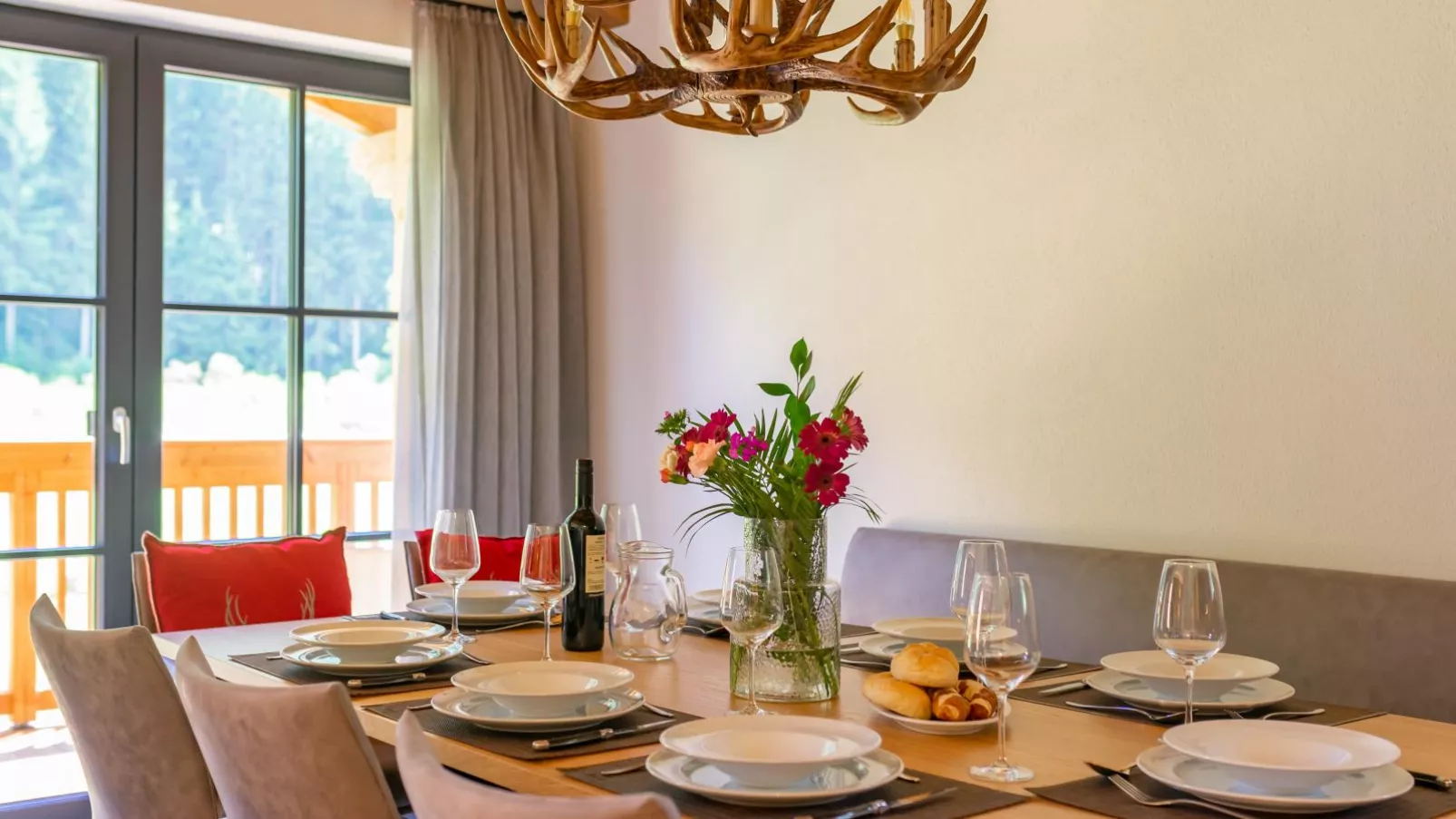 Pinzgau Lodge 1A-Dining room