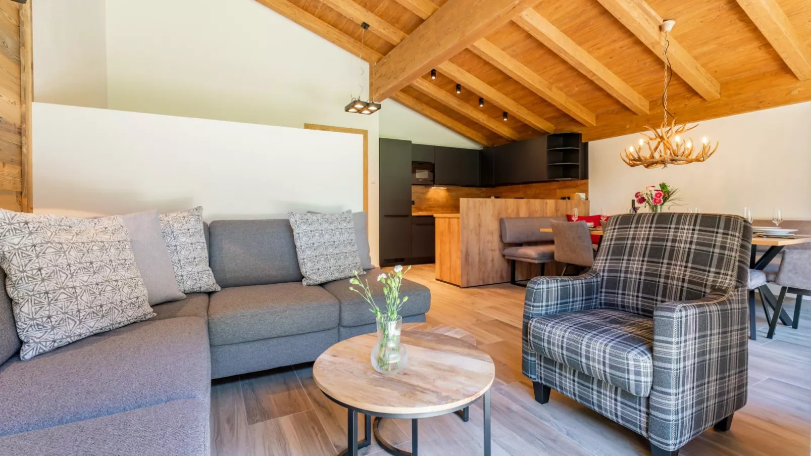 Pinzgau Lodge 1B-Living room