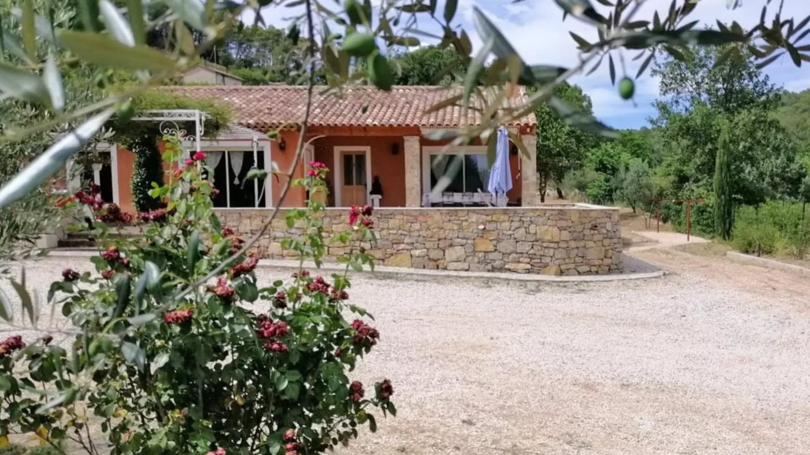 Les Dourets-Exterior summer