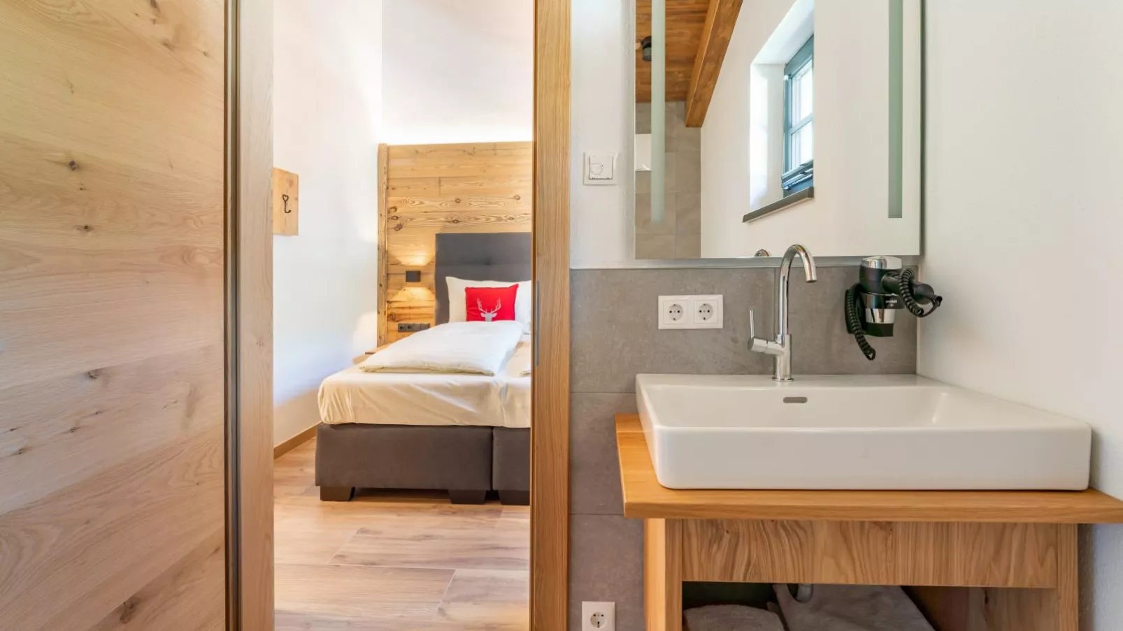 Pinzgau Lodge 1B-Bathroom