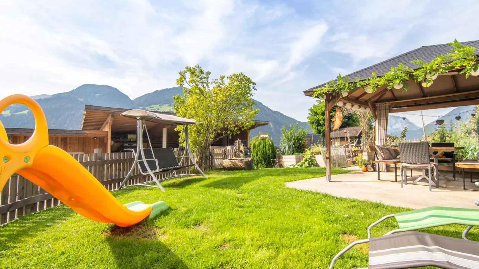 Chalet Anna-Gardens summer