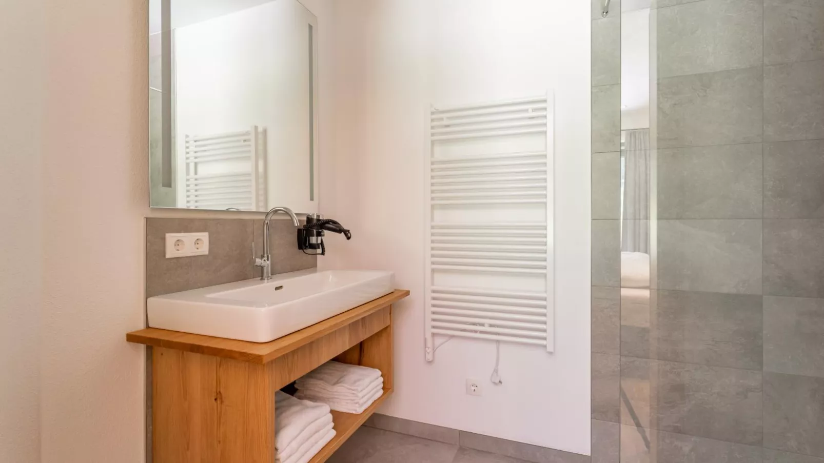 Pinzgau Lodge 1B-Bathroom