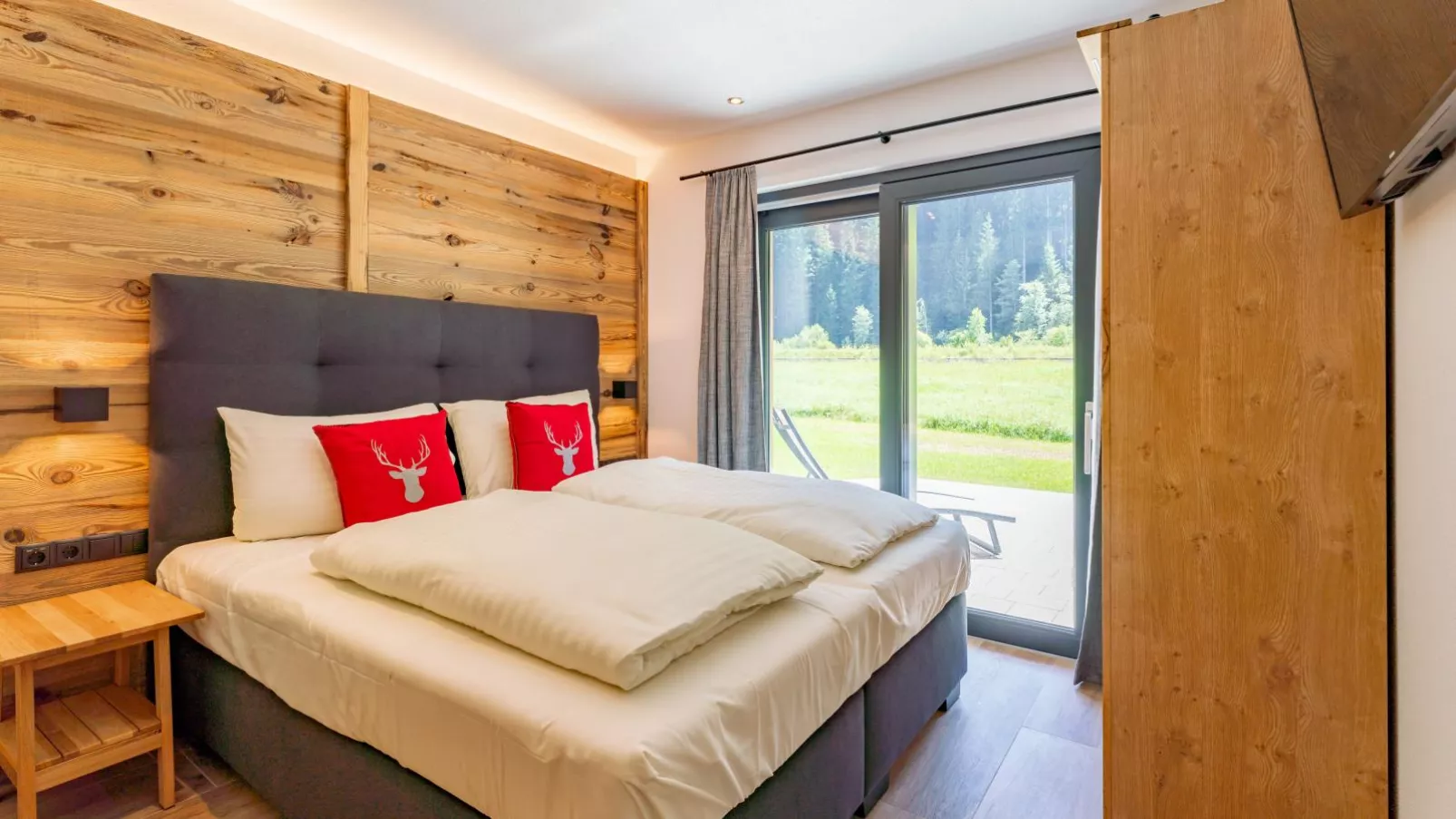 Pinzgau Lodge 1B-Bedroom